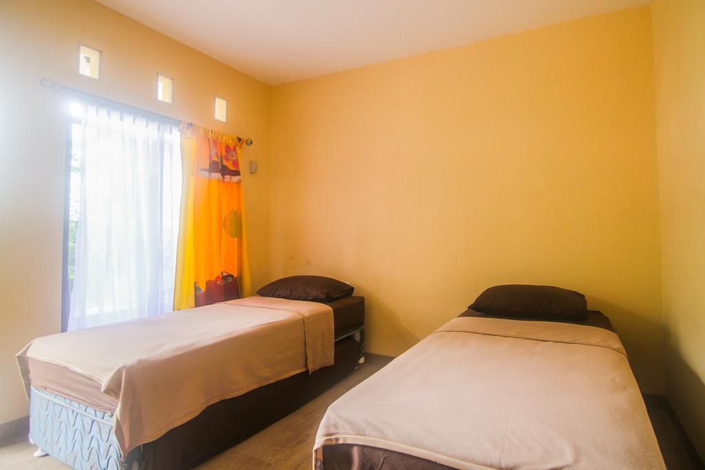 Hotel Cemerlang Baturraden Room photo